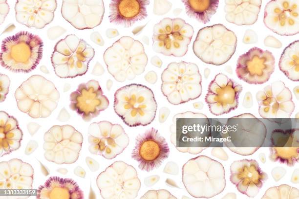 fresh garlic thin slices flat lay pattern - garlic bulb half stock pictures, royalty-free photos & images