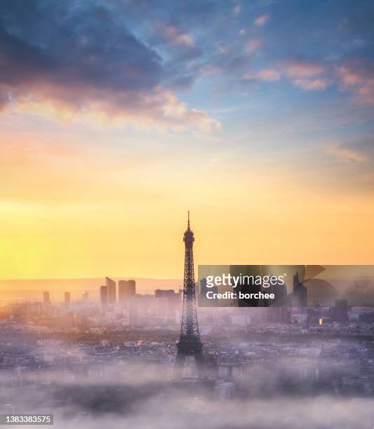 morning in paris - eiffel tower at night stock pictures, royalty-free photos & images