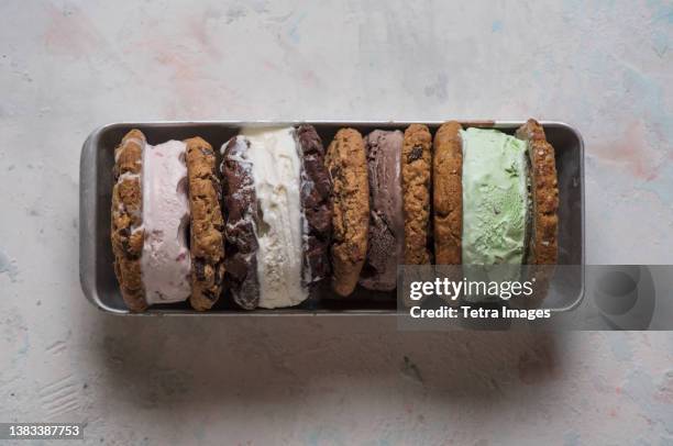 Overhead View Of Homemade Ice Cream Sandwiches, Foto stock