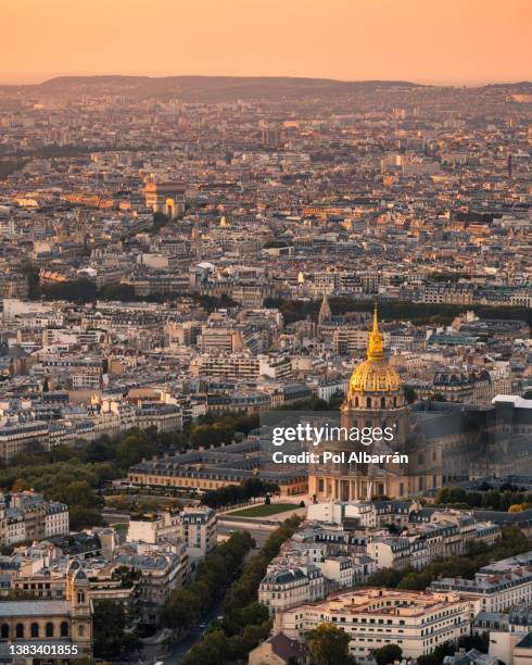 hôtel des invalides and arc de triomphe united. - saint denis paris stock pictures, royalty-free photos & images