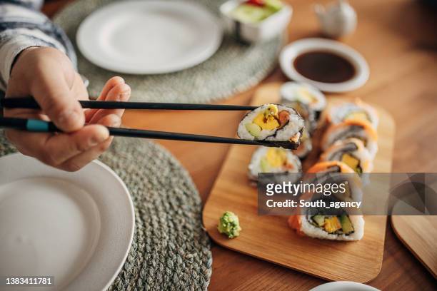 homemade sushi for lunch - 箸 個照片及圖片檔