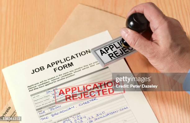 job application rejected - desamor fotografías e imágenes de stock