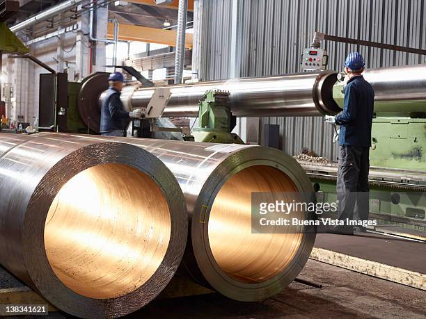 workers in a steel factory - metaalwerker stockfoto's en -beelden