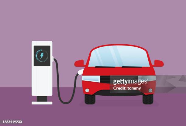 ilustraciones, imágenes clip art, dibujos animados e iconos de stock de un vehículo eléctrico está cargando la batería - estación de carga eléctrica