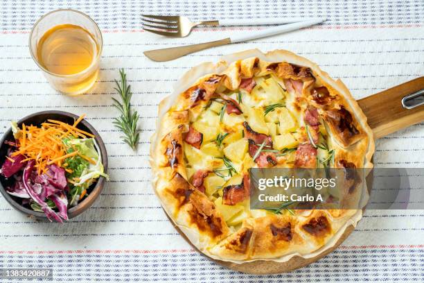 baked savoury tart - galette fotografías e imágenes de stock