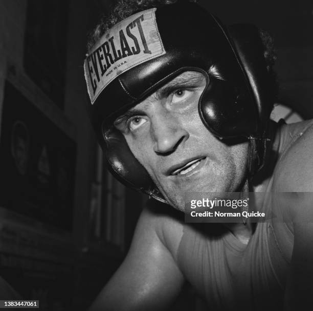 287 Everlast Brand Name Stock Photos, High-Res Pictures, and