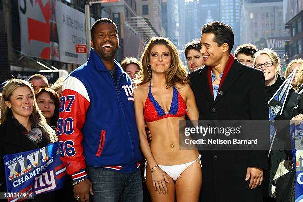 Extra" host Maria Menounos, an avid New England Patriots fan, makes good on her Super Bowl bet with her fellow show correspondents, Giants fan AJ...