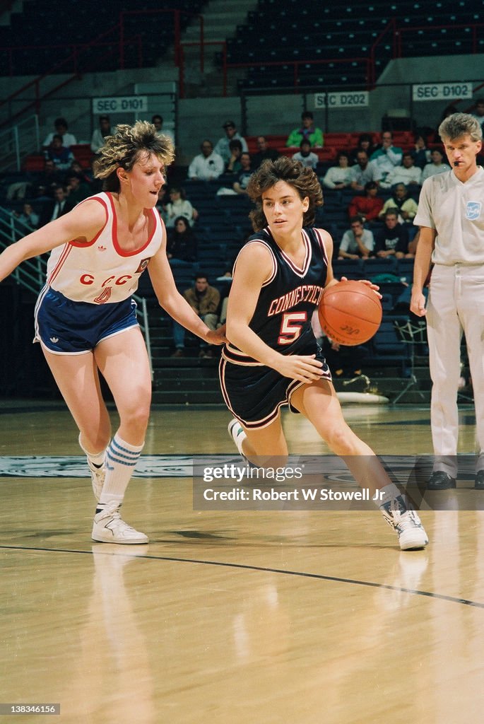Debbie Baer Heads Upcourt