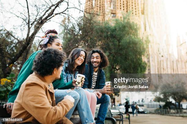 group of tourists in barcelona - social gathering stock-fotos und bilder