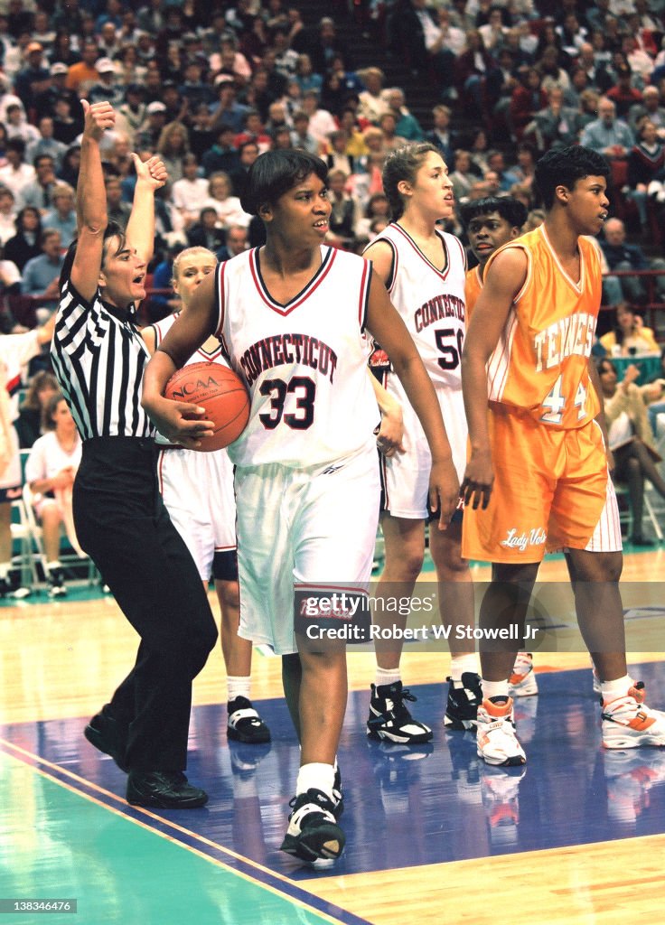 Jamell Elliott Controls Ball