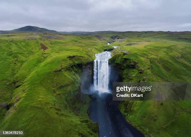 skogafoss waterfall in iceland - skogafoss waterfall stock pictures, royalty-free photos & images