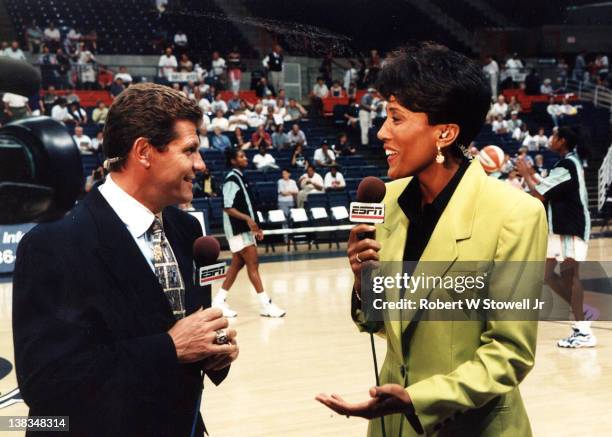 Network commentator Robin Roberts speaks with Italian-born American basketball coach Geno Auriemma of the University of Connecticut before an...