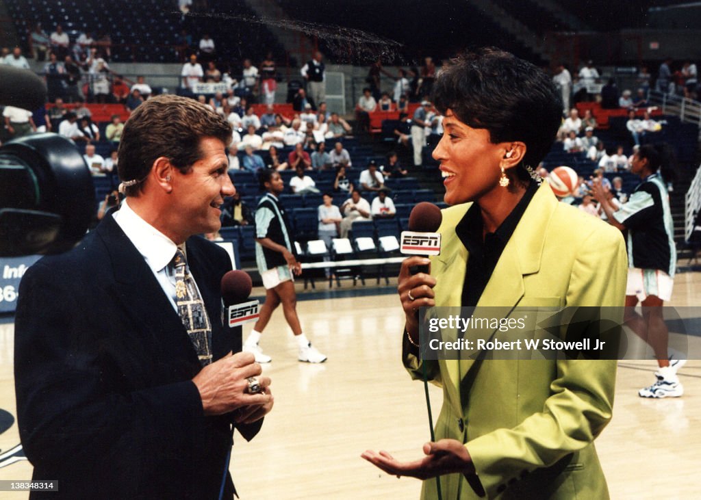 Geno Auriemma And Robin Roberts Post Game