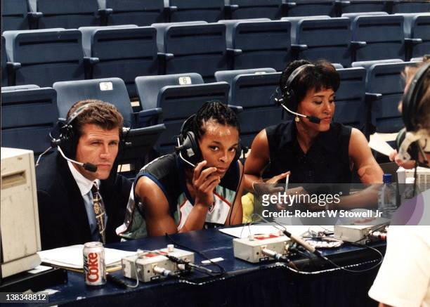 American basketball player Teresa Weatherspoonn of the New York Liberty speaks with ESPN network commentator Robin Roberts and Italian-born American...