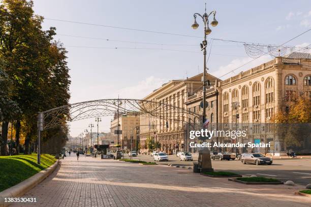 khreshchatyk street in kyiv, ukraine - kiew stock-fotos und bilder