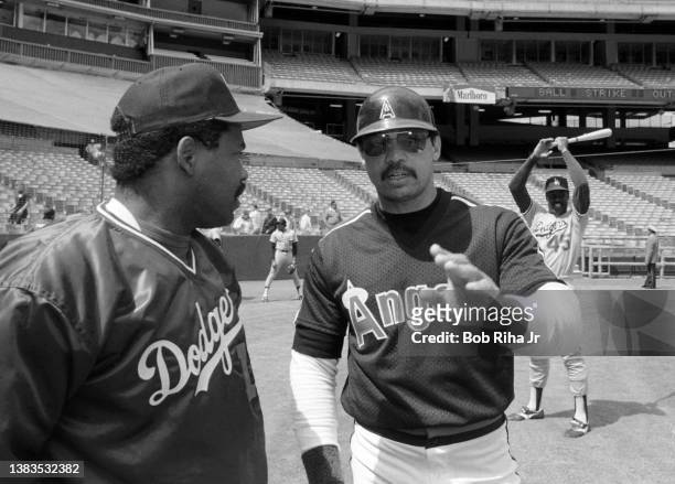 Reggie Jackson and Bill Madlock enjoy a pregame chat before game of Los Angeles Dodgers and California Angels, April 6, 1986 in Anaheim, California.