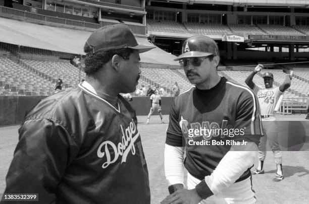 Reggie Jackson and Bill Madlock enjoy a pregame chat before game of Los Angeles Dodgers and California Angels, April 6, 1986 in Anaheim, California.