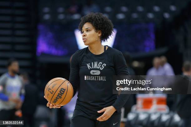 Sacramento Kings Assistant Coach for Player Development Lindsey Harding passes the ball during the warm up before the game against the New York...