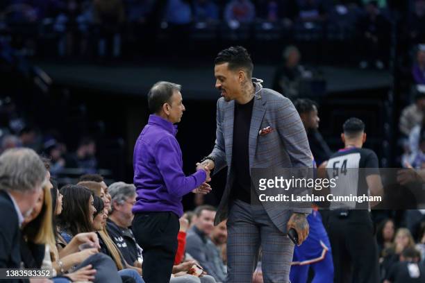 Former NBA player Matt Barnes talks with Sacramento Kings owner Vivek Ranadive during the game against the New York Knicks at Golden 1 Center on...