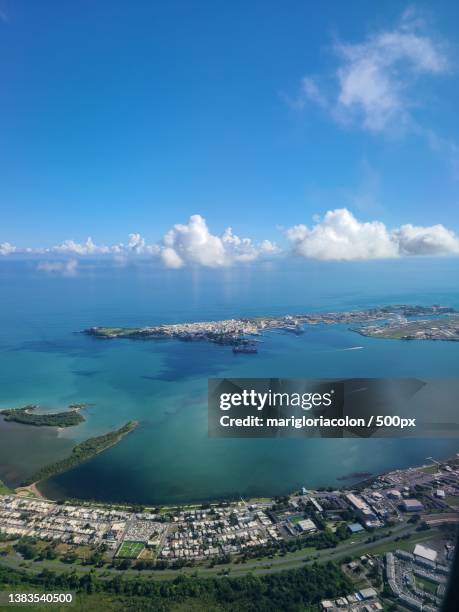 san juan desde arriba,high angle view of city by sea against sky,san juan,puerto rico - san juan fotografías e imágenes de stock