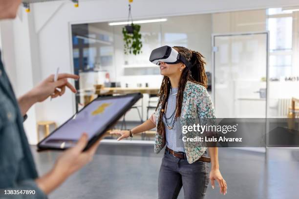 startup business colleagues testing out metaverse in office - start up business stockfoto's en -beelden