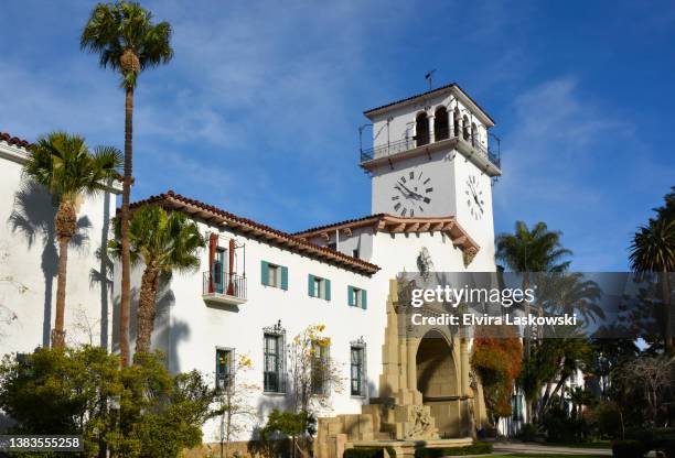 santa barbara courthouse front with bell tower - santa barbara imagens e fotografias de stock