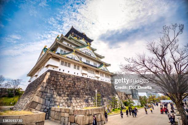 osaka castle and tourist people in spring in osaka, japan - castle imagens e fotografias de stock