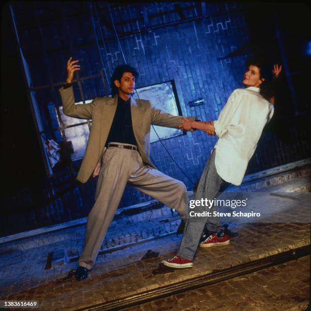 View of American actors Jeff Goldblum and Geena Davis on the set of the film 'The Fly' , Los Angeles, California, 1985.