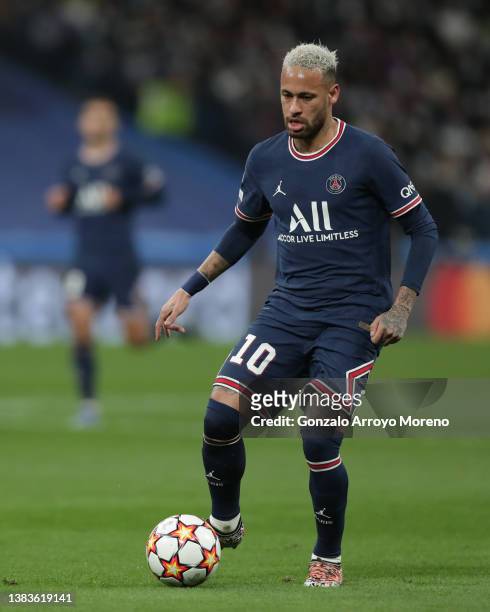 Neymar JR of Paris Saint-Germain controls the ball during the UEFA Champions League Round Of Sixteen Leg Two match between Real Madrid and Paris...
