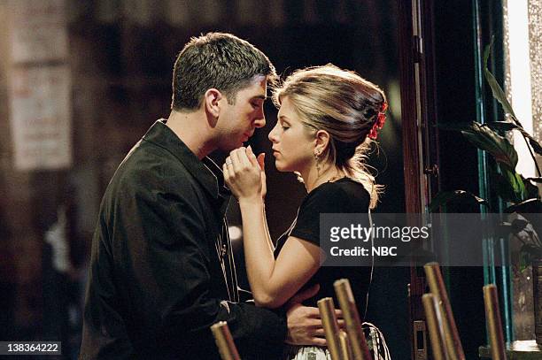 The One Where Ross Finds Out" Episode 7 -- Air Date -- Pictured: David Schwimmer as Ross Geller, Jennifer Aniston as Rachel Green