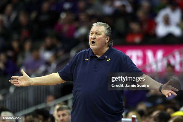 Head coach Bob Huggins of the West Virginia Mountaineers motions from the bench during the first round game of the 2022 Phillips 66 Big 12 Men's...