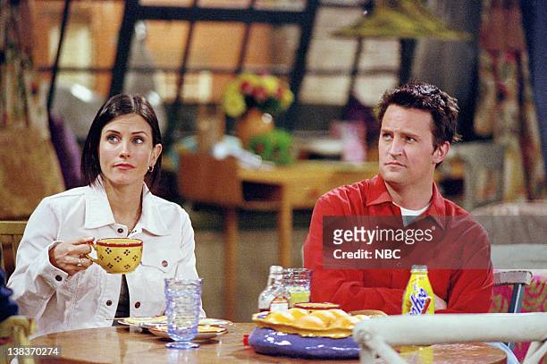 The One with the Truth About London" Episode 16 -- Aired 2/22/2001 -- Pictured: Courteney Cox as Monica Geller, Matthew Perry as Chandler Bing