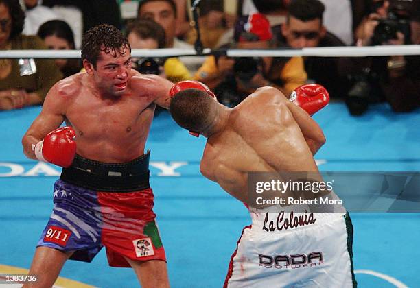 Oscar De La Hoya connects with a left on Fernando Vargas during their world super welterweight/Jr. Middleweight championship fight at the Mandalay...