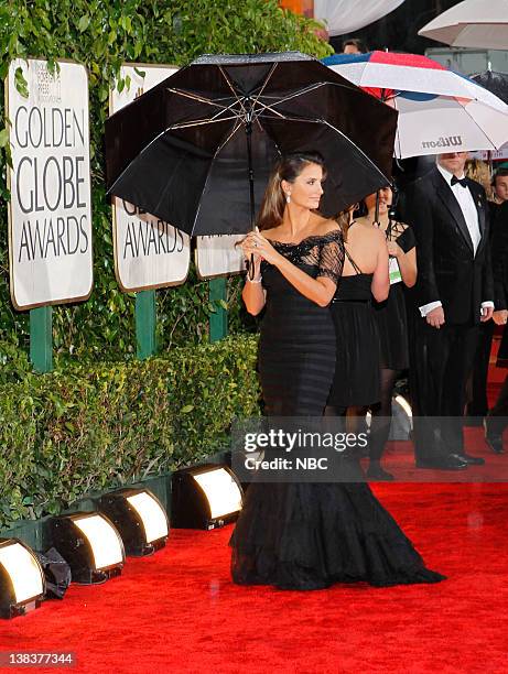 67th ANNUAL GOLDEN GLOBE AWARDS -- Pictured: Nominee Penelope Cruz wearing a Giorgio Armani Prive gown arrives at the 67th Annual Golden Globe Awards...