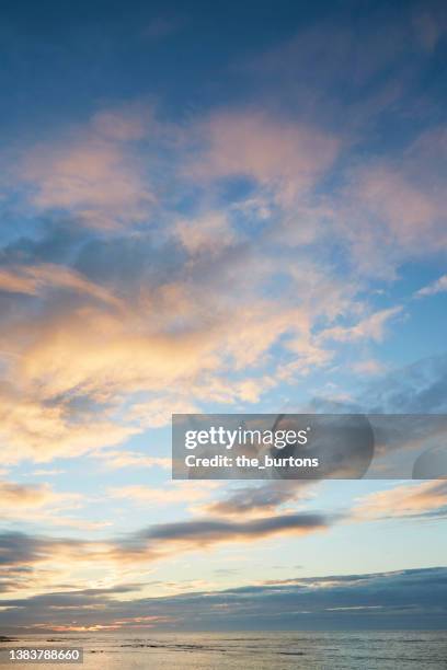 idyllic cloudscape and sunset by the sea - dawn beach stock pictures, royalty-free photos & images