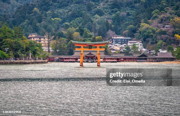 浮き鳥取 - 厳島神社 ストックフォトと画像