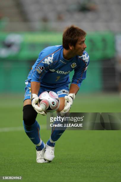 Yoichi Doi of Tokyo Verdy in action during the J.League J1 match between Tokyo Verdy and Kyoto Sanga at Ajinomoto Stadium on July 12, 2008 in Chofu,...