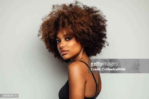 beautiful afro woman with perfect make-up - glowing eyes stock pictures, royalty-free photos & images