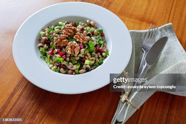 delicious black eyed pea salad - black eyed pea stock pictures, royalty-free photos & images