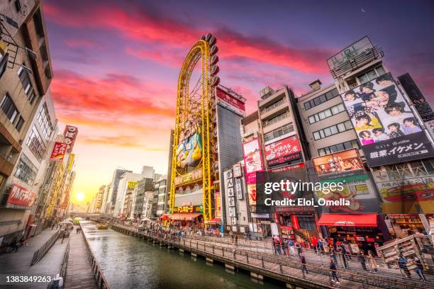 dotonbori kanal bei sonnenuntergang, osaka, japan - stadt osaka stock-fotos und bilder