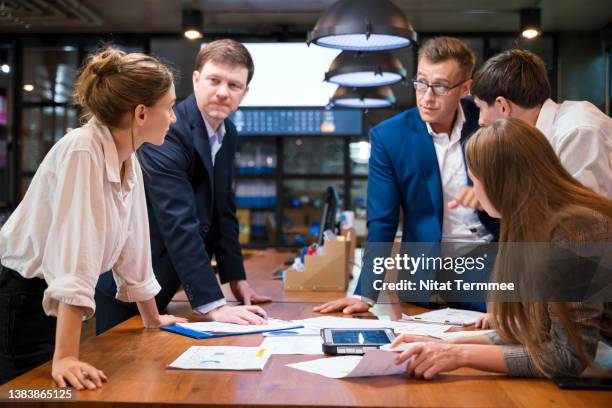 build effective team collaboration in the workplace. business development team during a meeting and discussion about improve rebranding by focusing on the right target market in a business office. - dirigente di alto livello foto e immagini stock