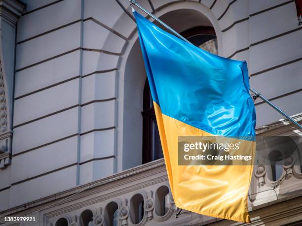 close up of ukraine national flag in kyiv during the russia ukraine conflict - ukraine photos et images de collection