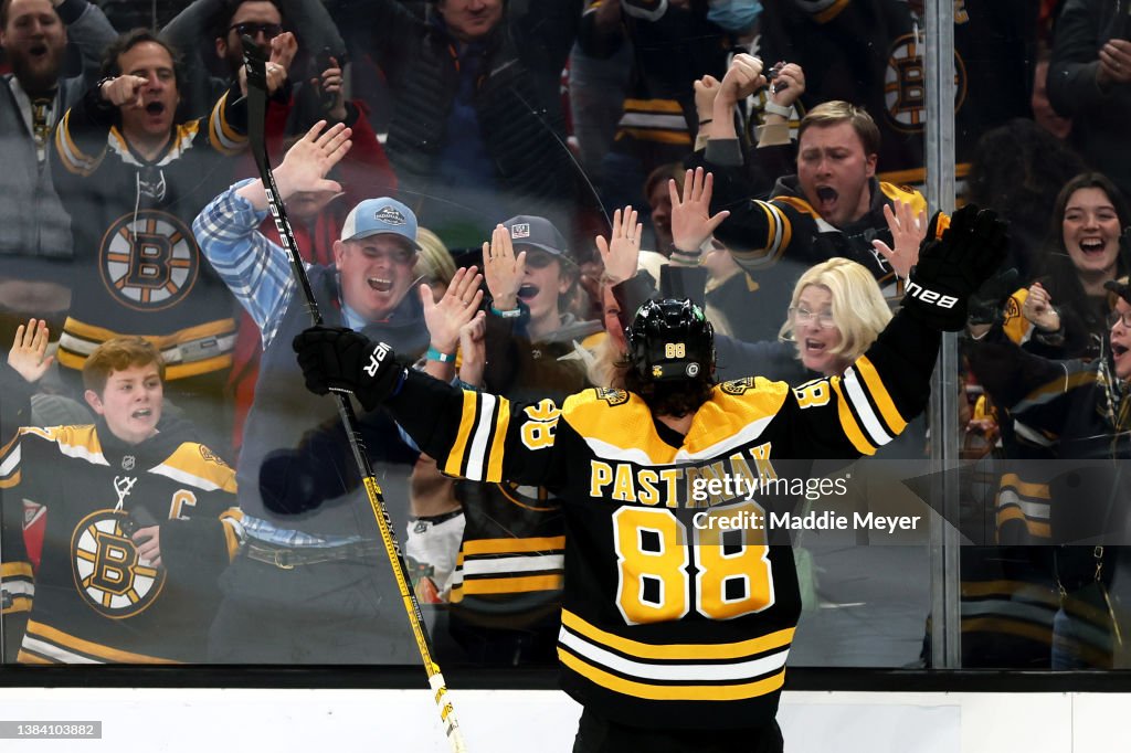 Chicago Blackhawks v Boston Bruins