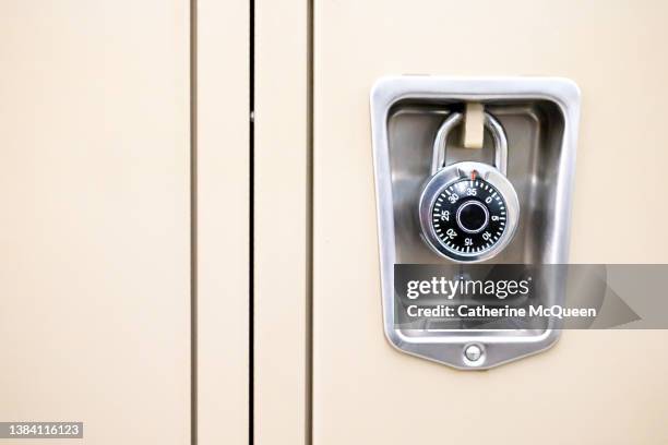 traditional silver stainless steel combination padlock on metal student locker - locker 個照片及圖片檔