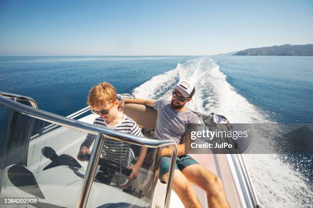 speedboat trip - motorboot varen stockfoto's en -beelden