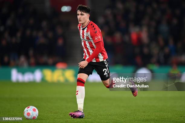 Tino Livramento of Southampton controls the ball during the Premier League match between Southampton and Newcastle United at St Mary's Stadium on...
