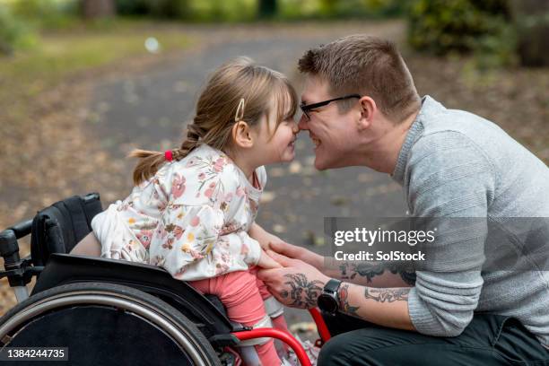 father daughter cute moment - rolstoel stockfoto's en -beelden