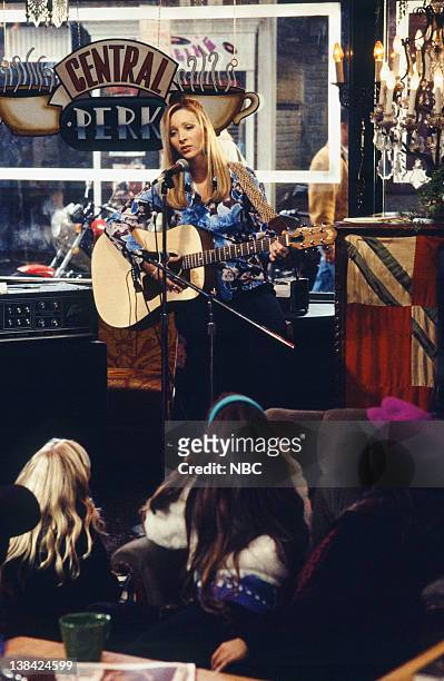 The One After the Superbowl: Part 1" Episode 12 -- Air Date -- Pictured: Lisa Kudrow as Phoebe Buffay
