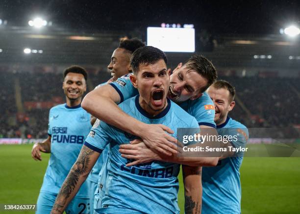 Bruno Guimaraes of Newcastle United celebrates with teammates Jacob Murphy Joe Willock , Chris Wood and Ryan Fraser during the Premier League match...