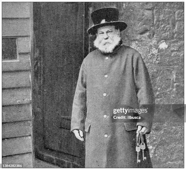 antique travel photographs of london: tower of london, warden - prison guard 幅插畫檔、美工圖案、卡通及圖標